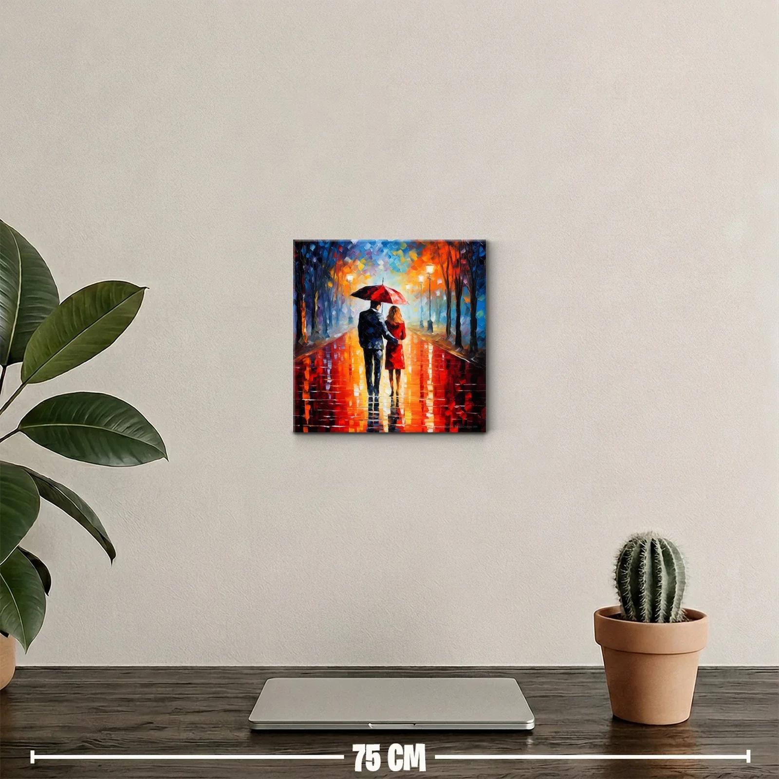 Romántico paseo nocturno bajo la lluvia con paraguas rojo — miniatura 2