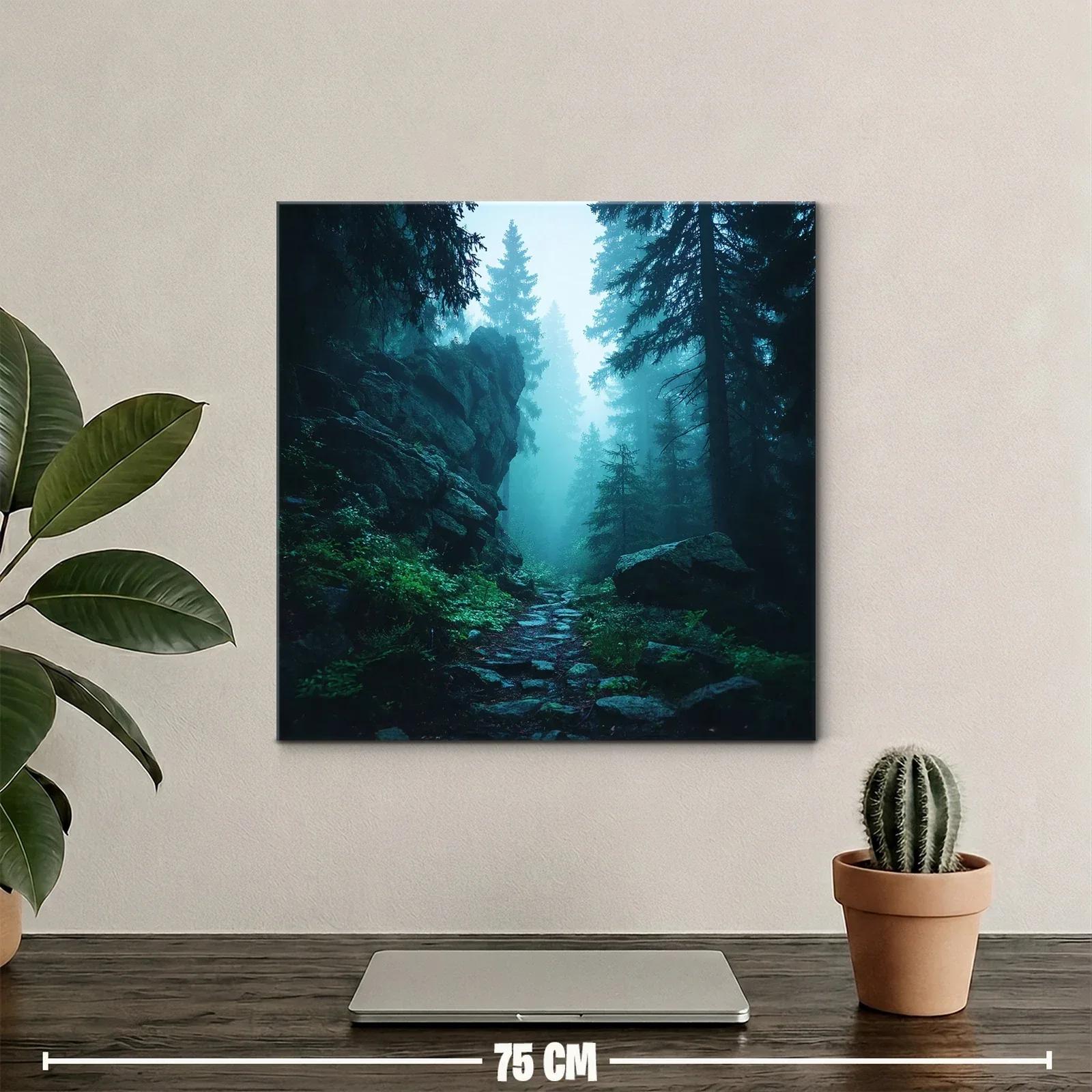 Camino entre árboles y rocas en bosque de niebla azulada — miniatura 2