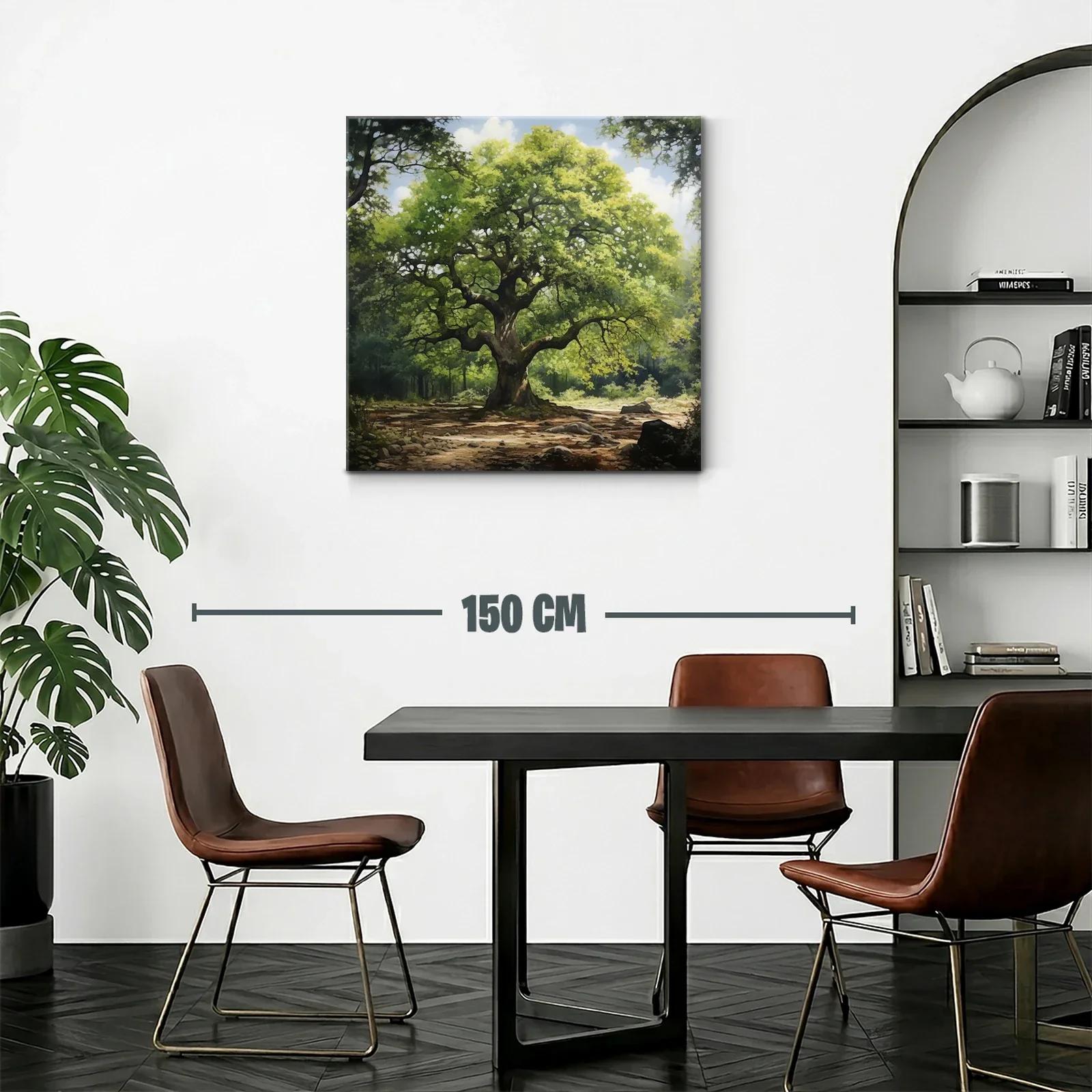Imponente árbol verde con luz natural entre sombras — miniatura 2