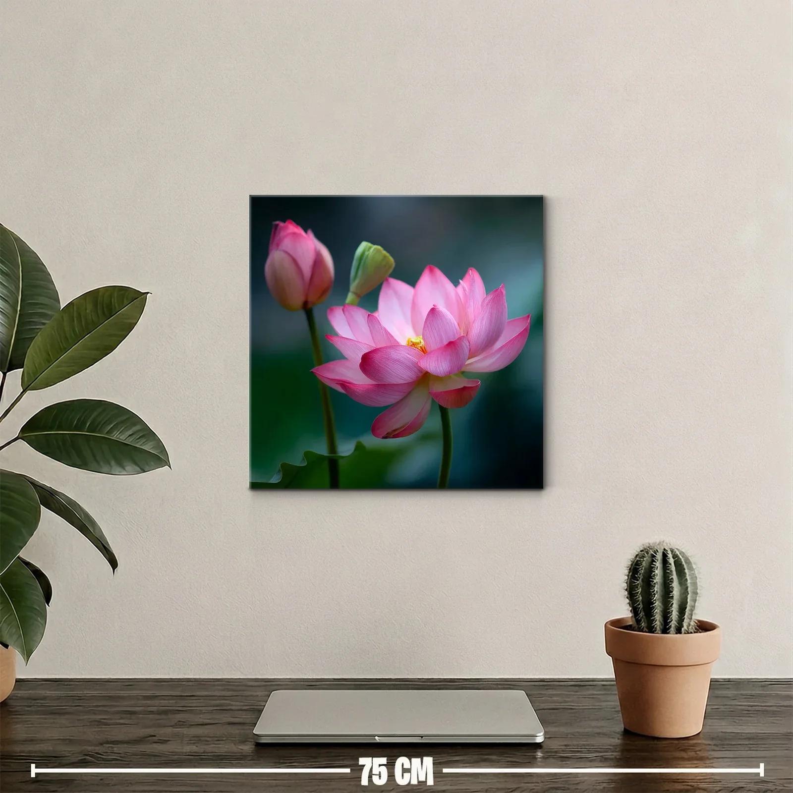 Flor de loto rosa en delicado contraste natural — miniatura 2