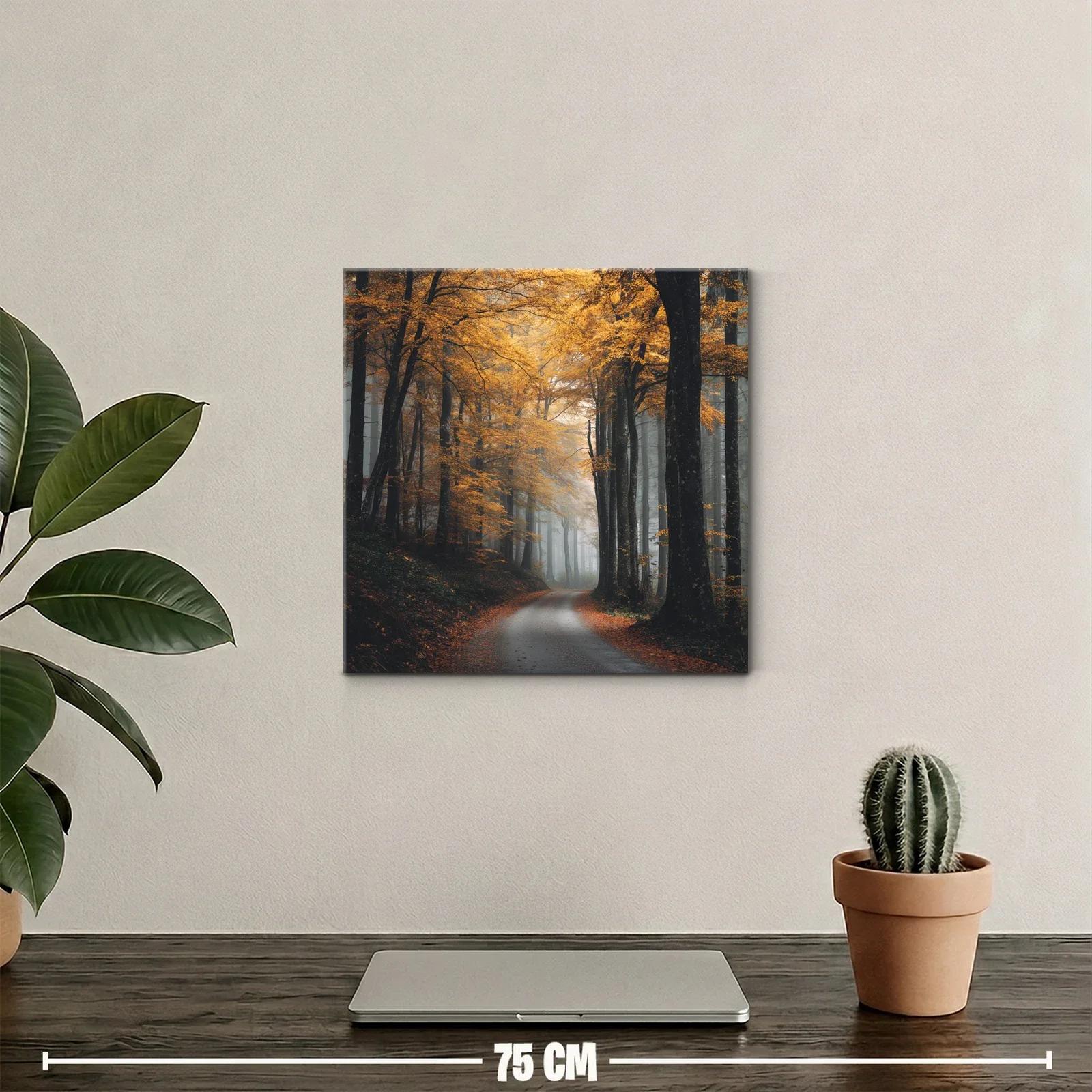Camino entre árboles dorados en bosque otoñal brumoso — miniatura 2