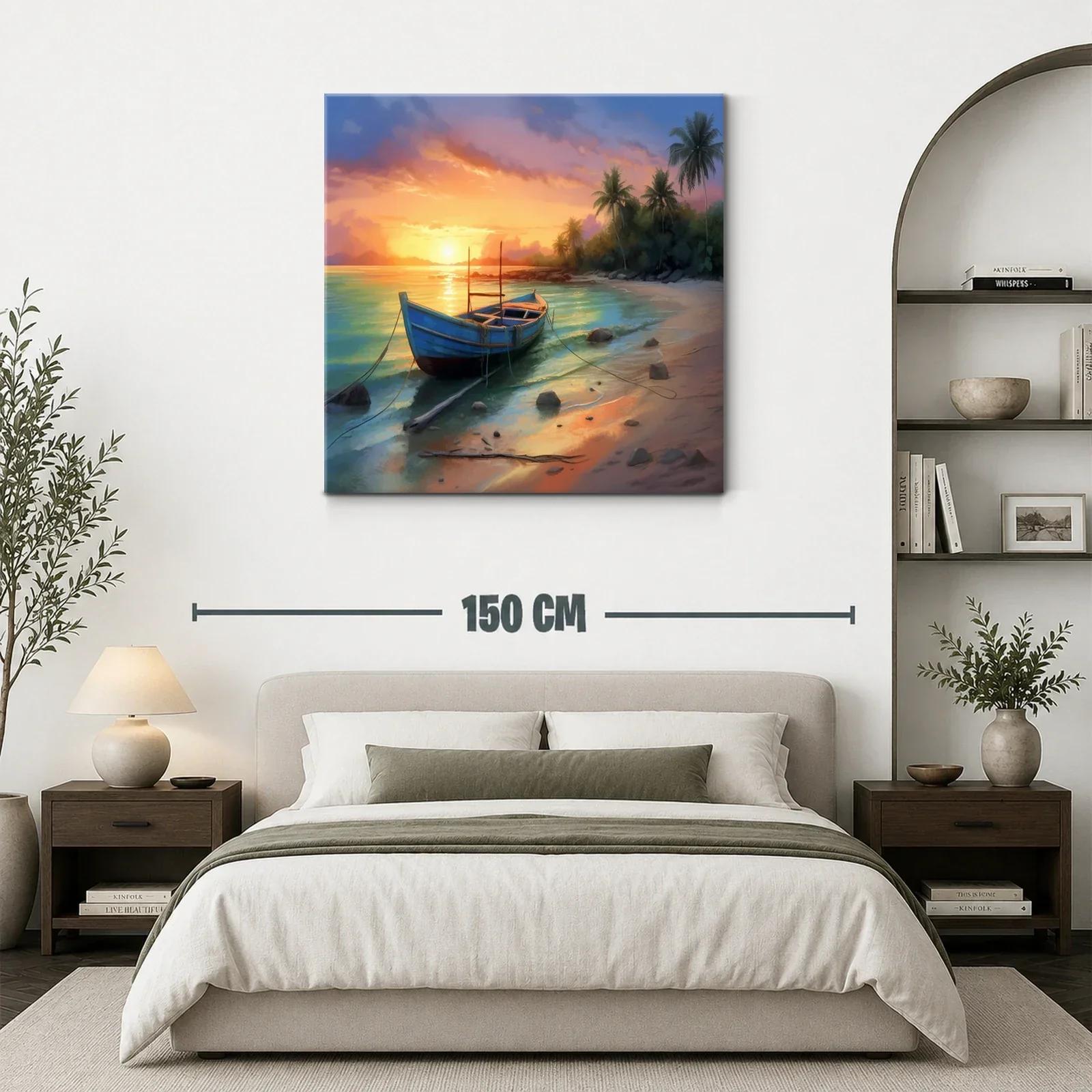 Atardecer tranquilo en playa con barca amarrada — miniatura 3