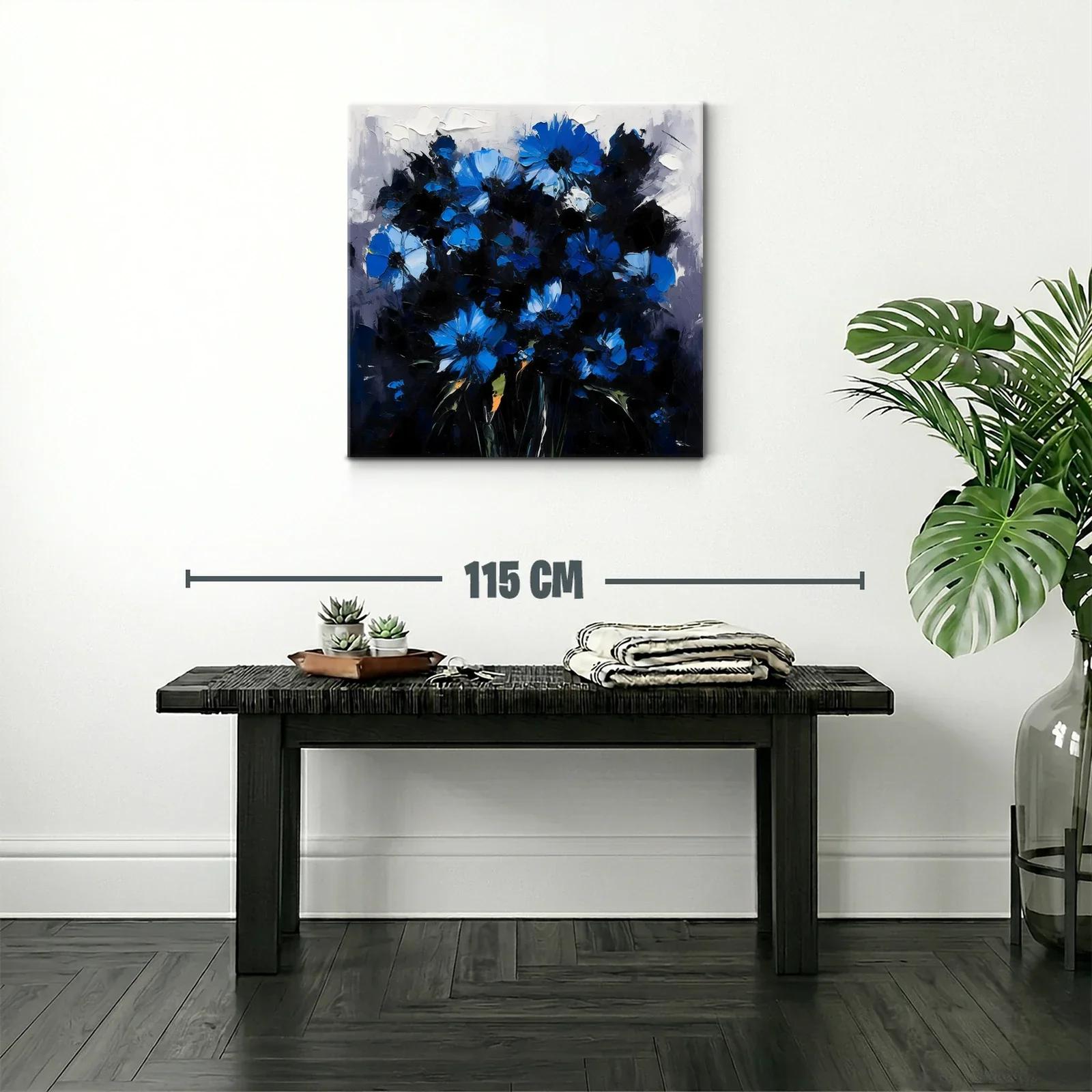 Ramo de flores azules vibrantes sobre fondo oscuro — miniatura 2