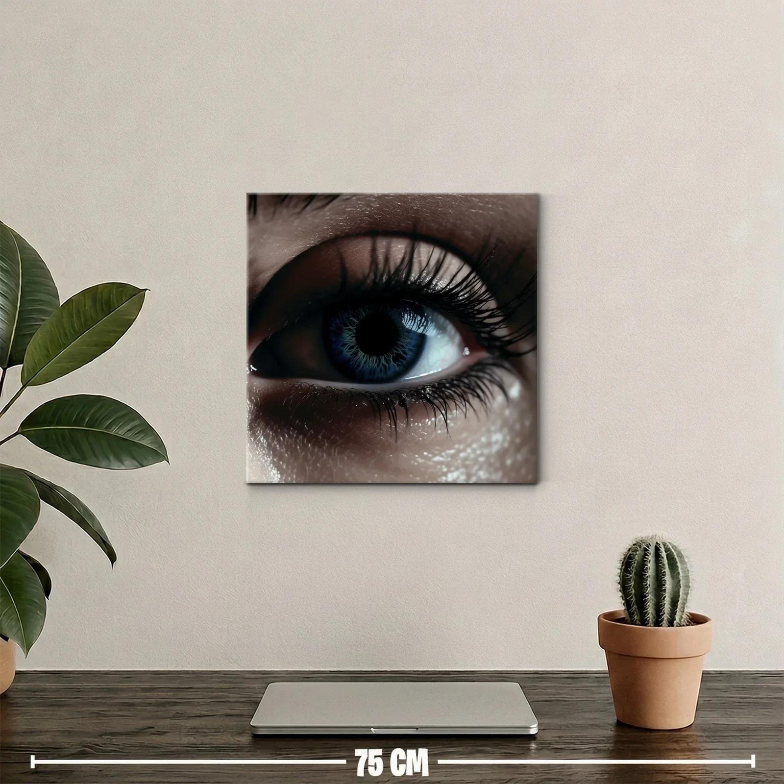Detalle hipnótico de un ojo azul en primer plano — miniatura 2