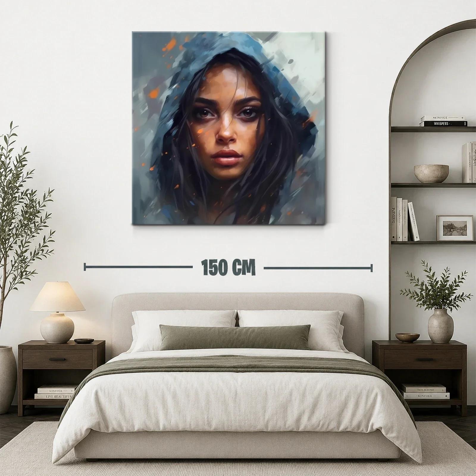 Mirada intensa con capucha azul sobre fondo abstracto — miniatura 3
