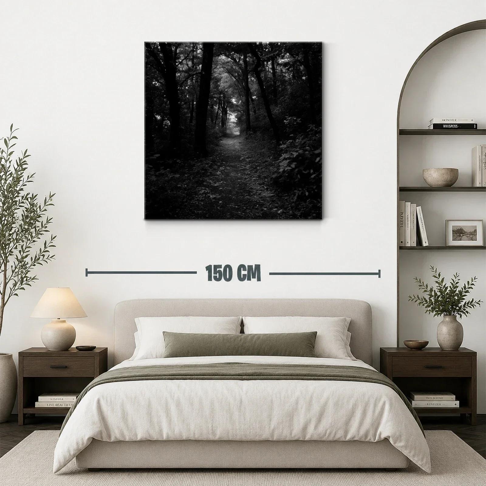 Camino misterioso en bosque oscuro y enigmático — miniatura 3