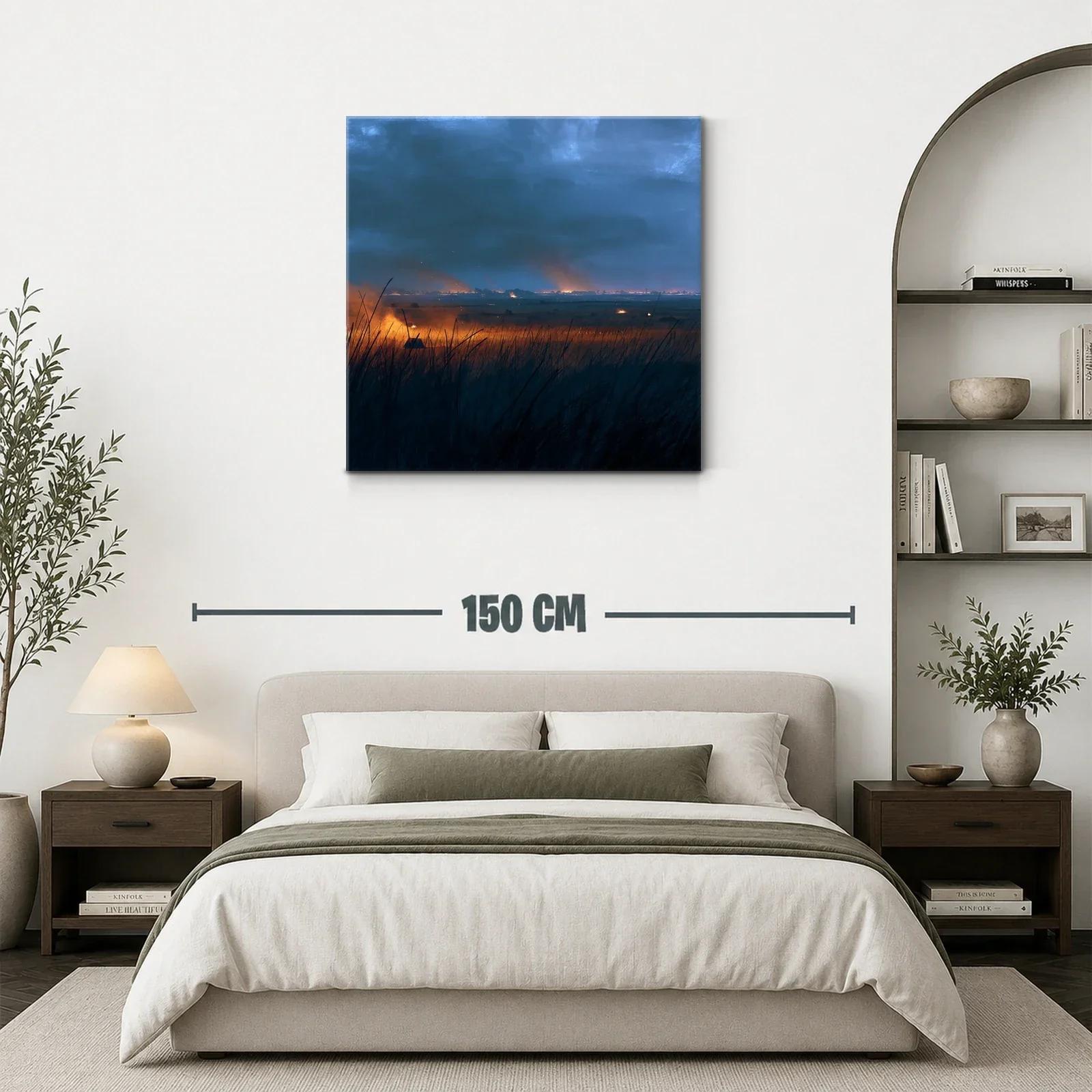 Atardecer en campos con llamas naranja y cielo azul oscuro — miniatura 3