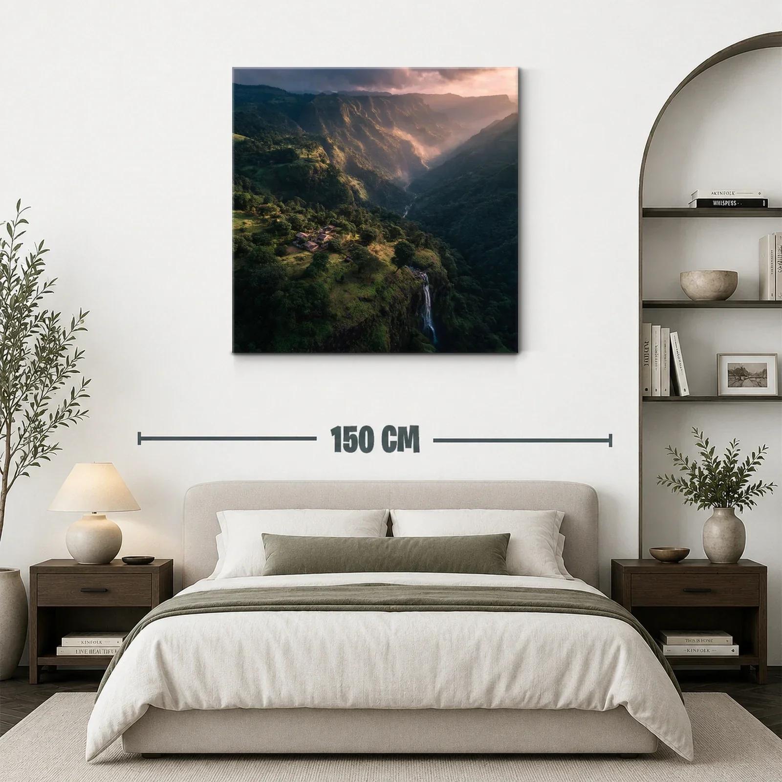 Paisaje montañoso con cascada al atardecer — miniatura 3