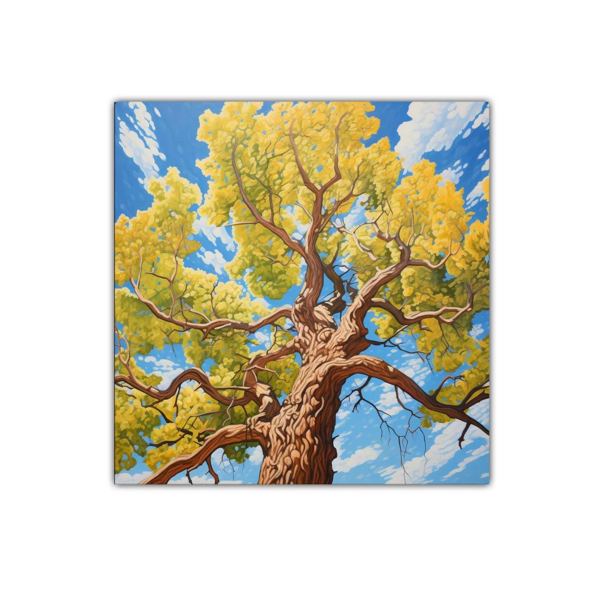 Árbol imponente con follaje dorado bajo cielo azul — miniatura 1