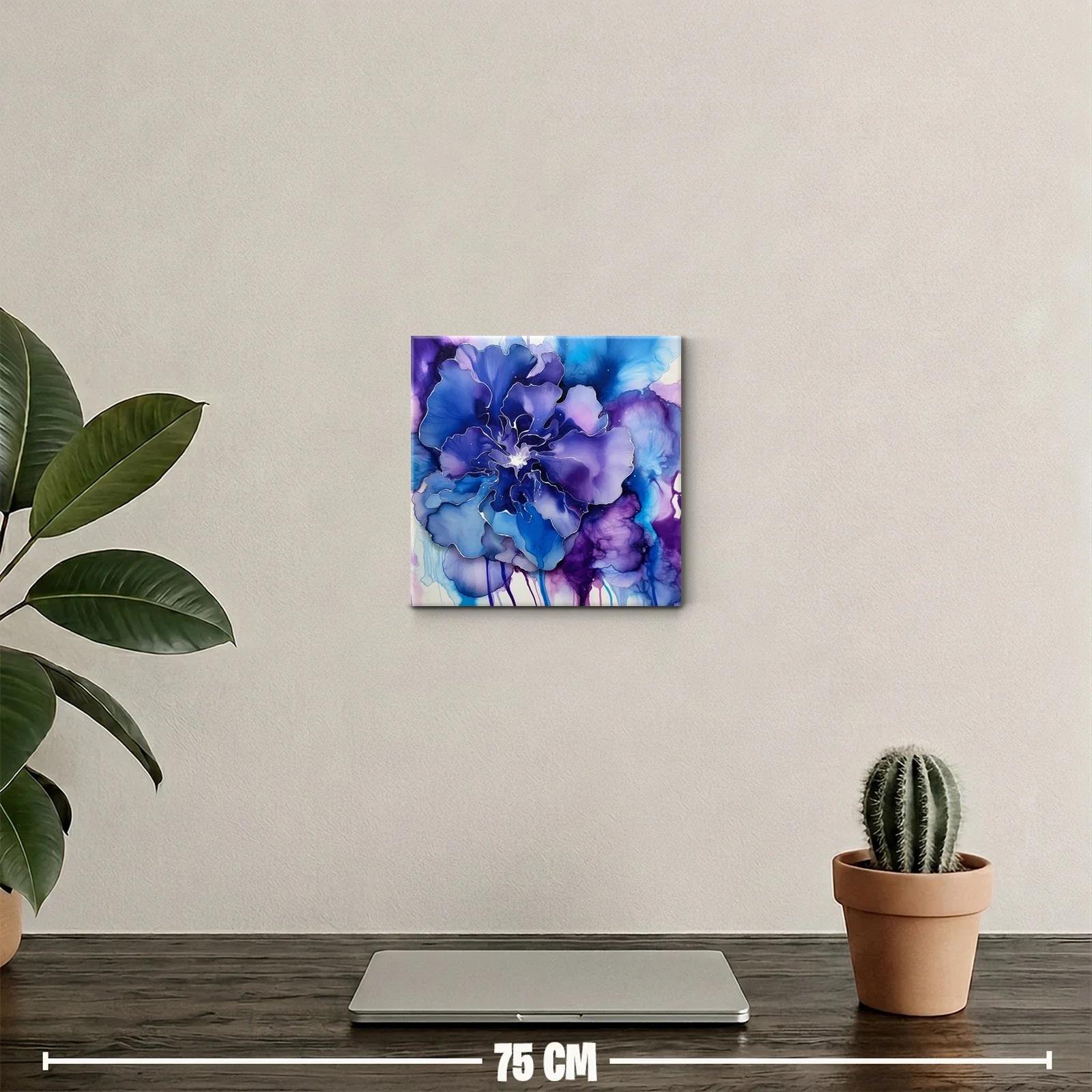 Flor abstracta en tonos azules y morados vibrantes — miniatura 2
