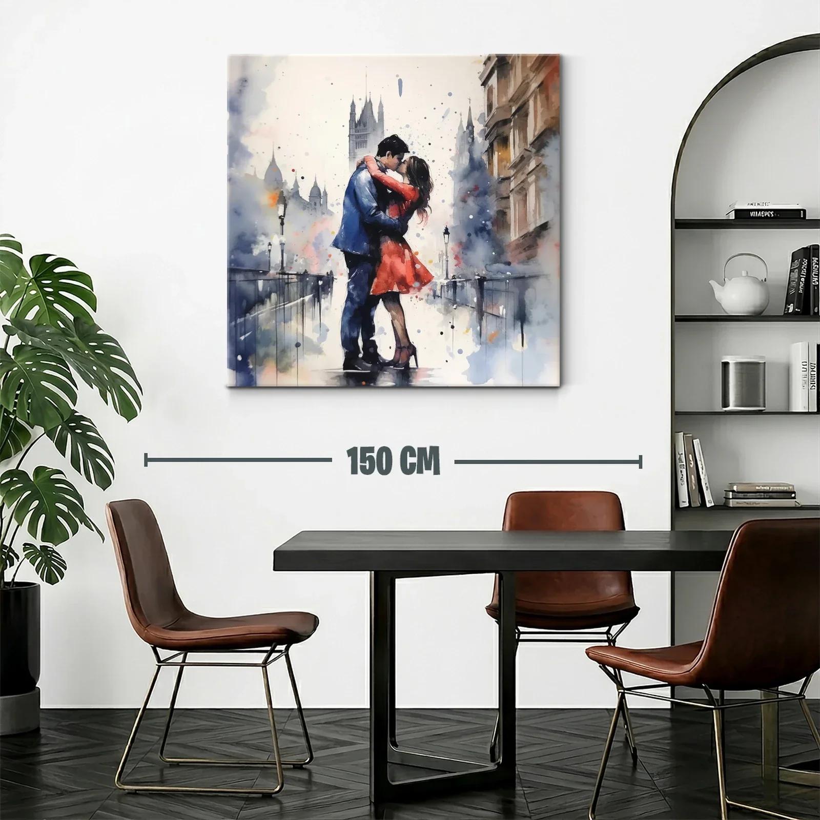 Romántico abrazo en la ciudad entre luces y sombras — miniatura 2